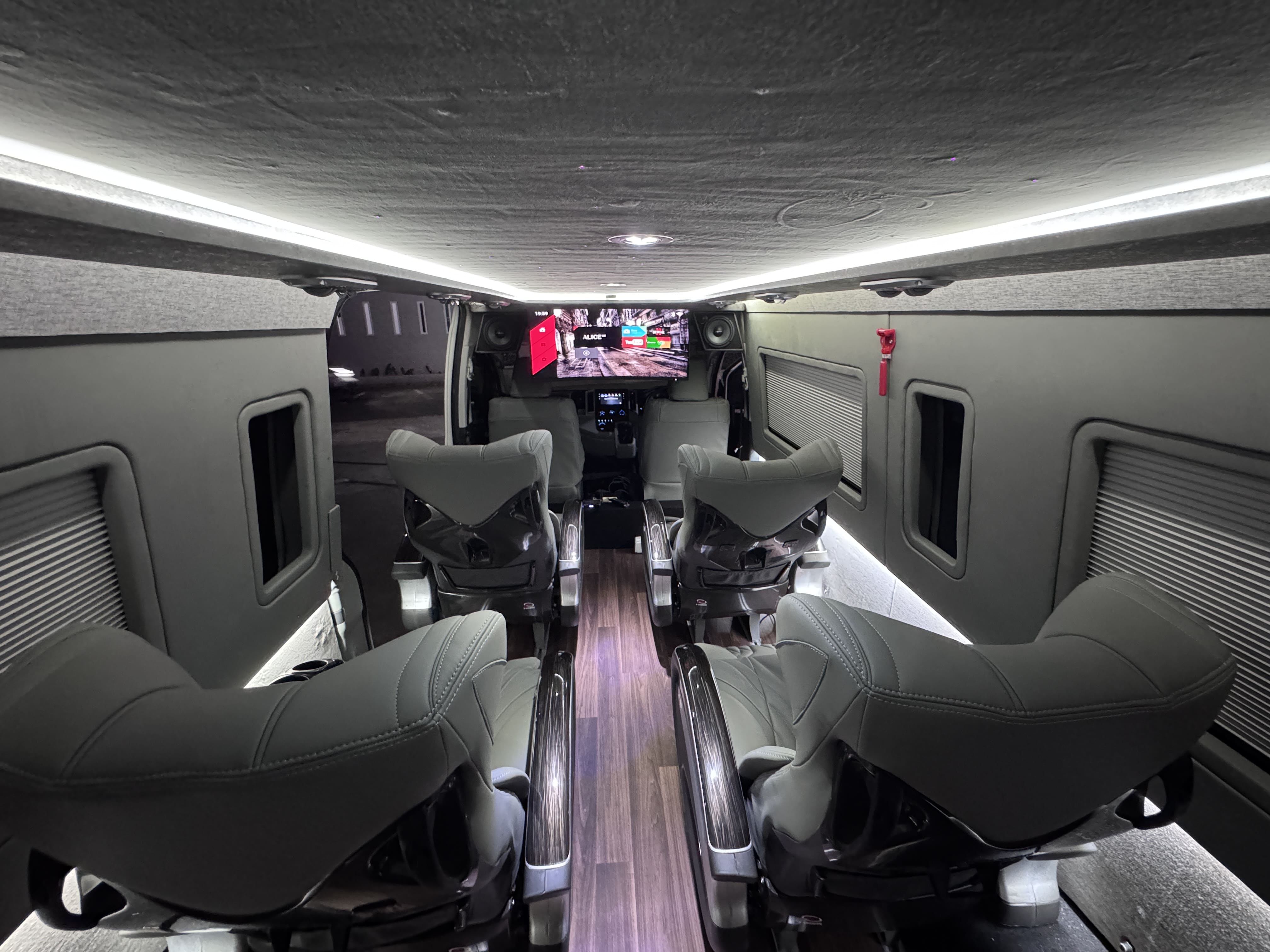Hiace Premio 4 Seat-facilities-1-37