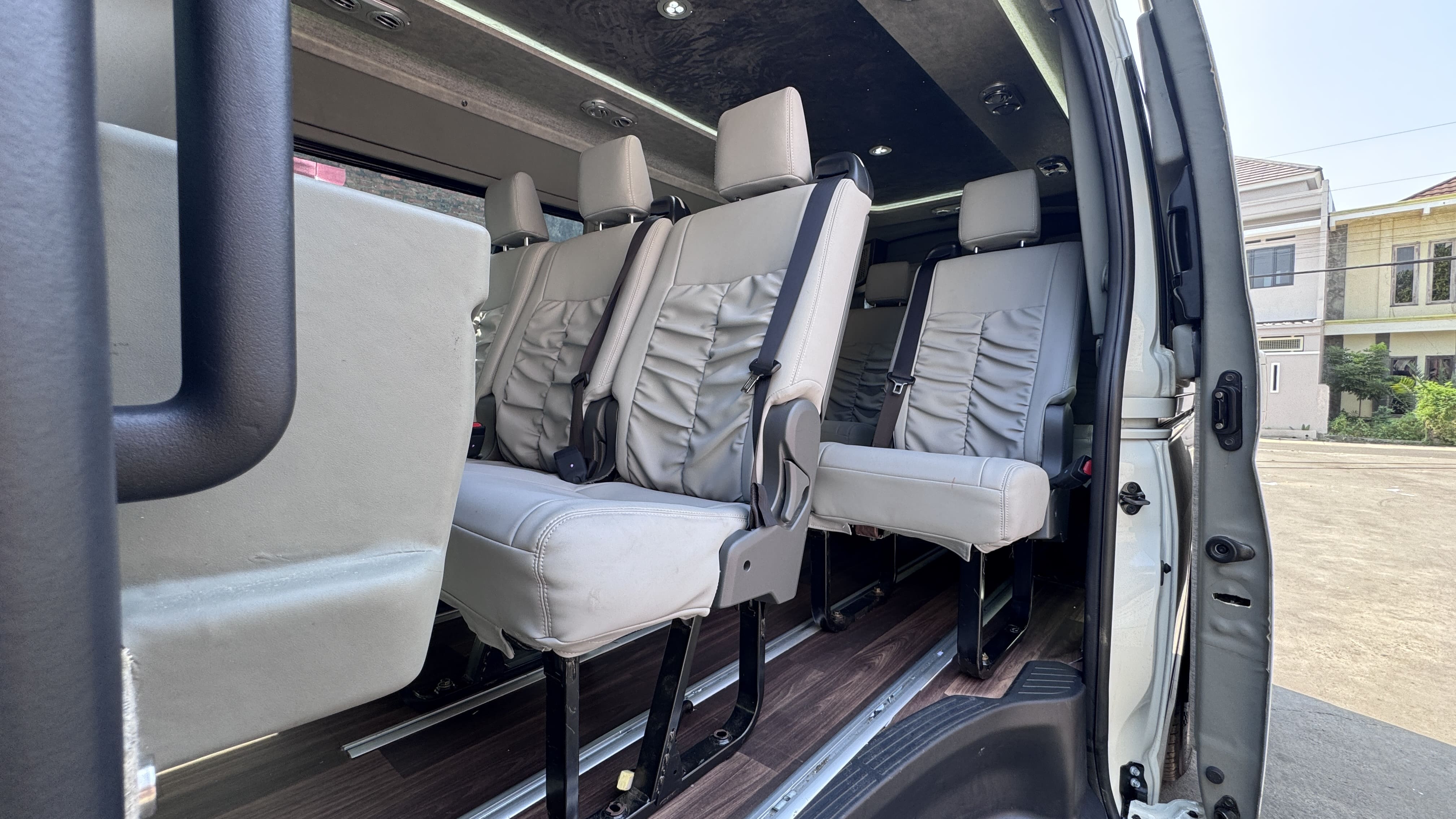 Hiace Premio 14 Seat-facilities-0-47
