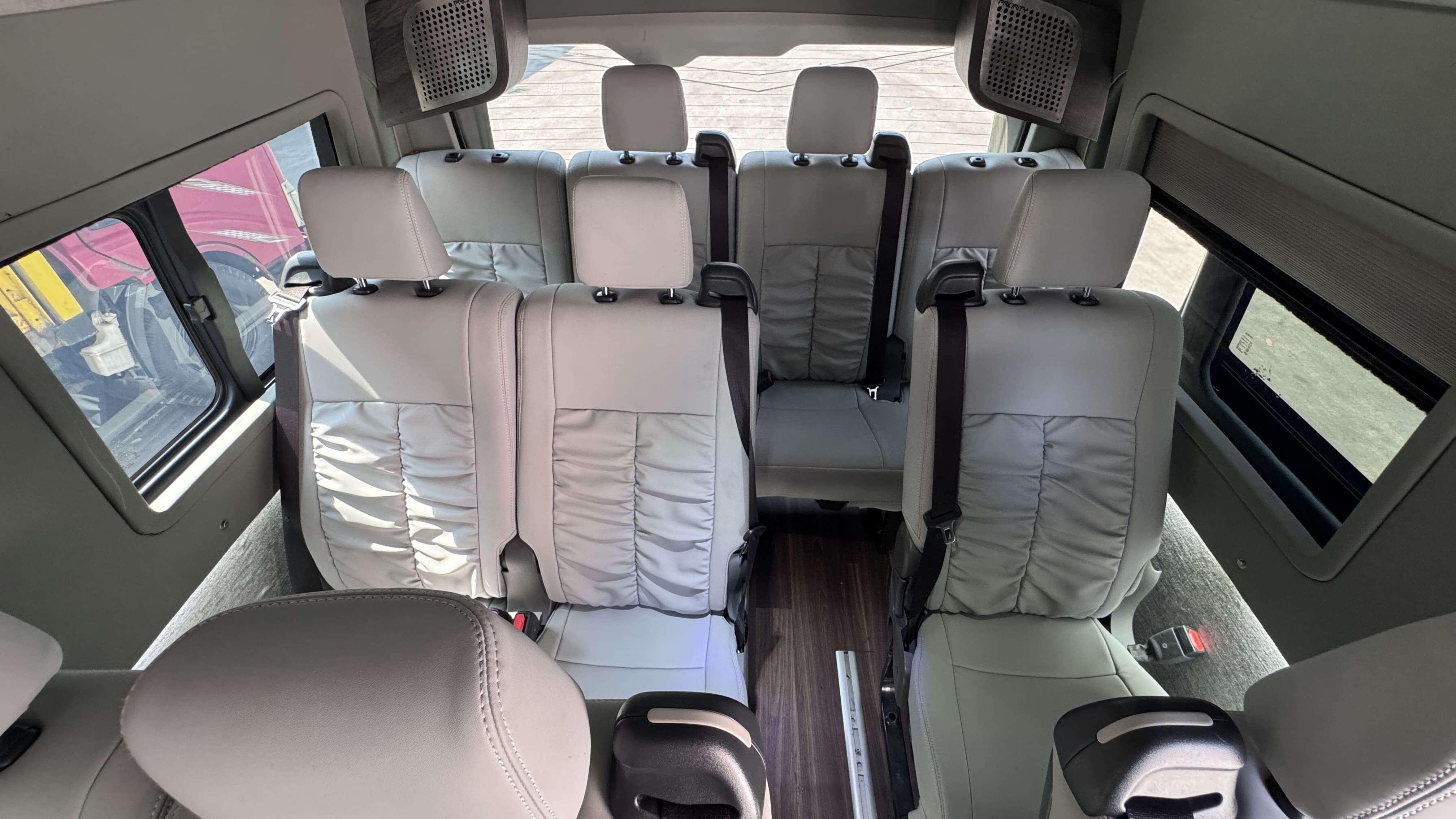 Hiace Premio 14 Seat-facilities-6-53