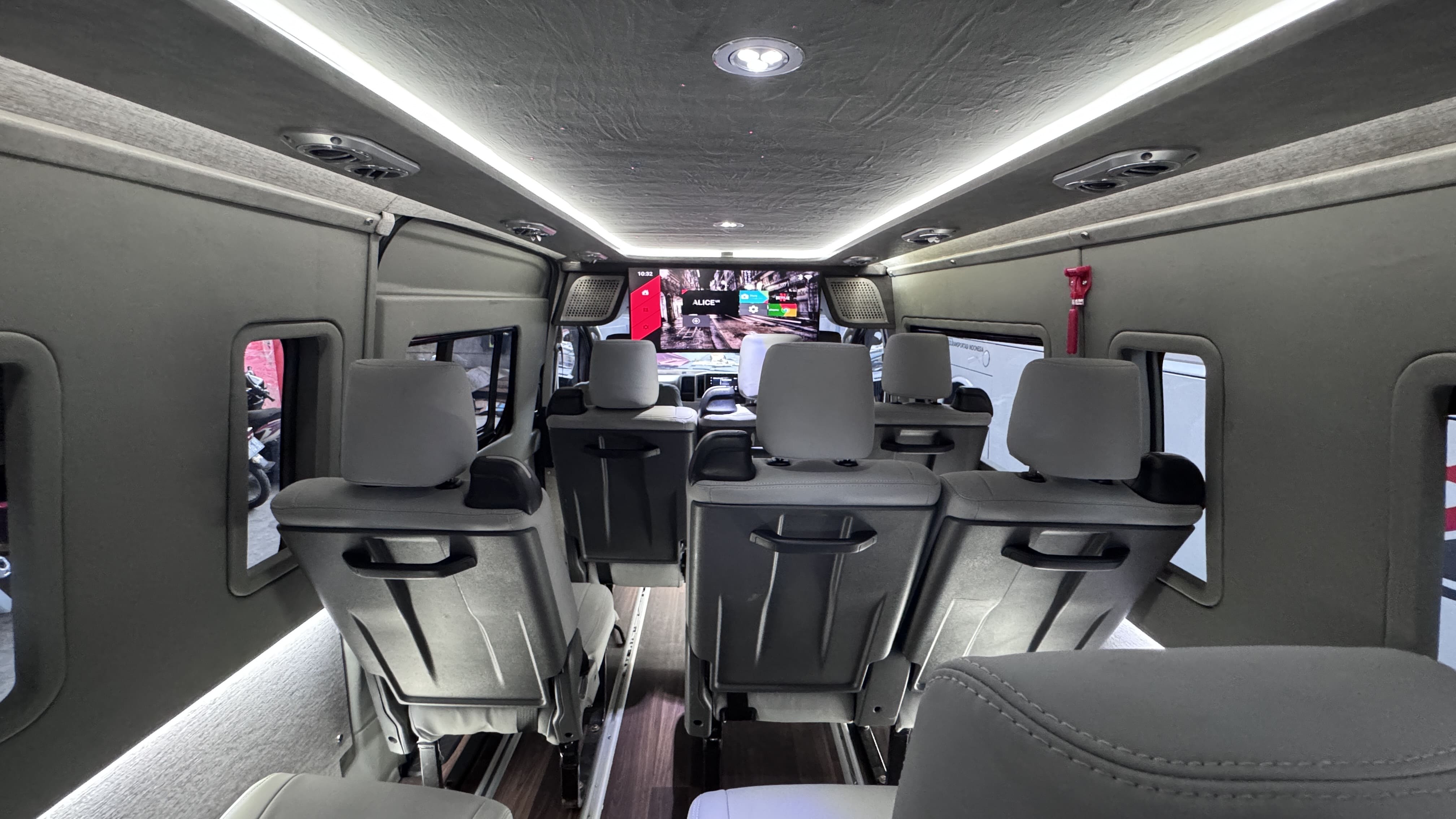 Hiace Premio 14 Seat-facilities-8-55