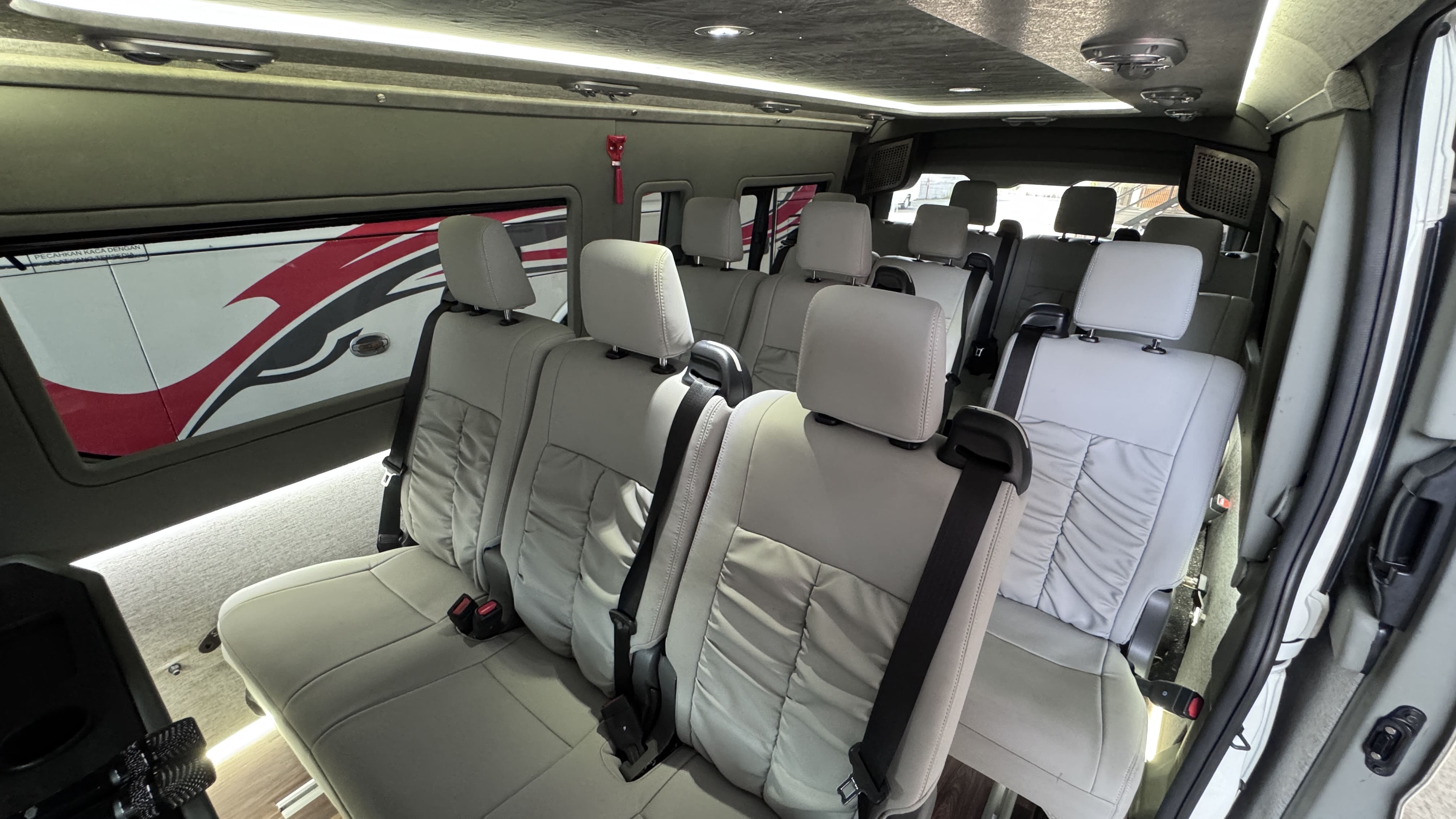 Hiace Premio 14 Seat-facilities-9-56